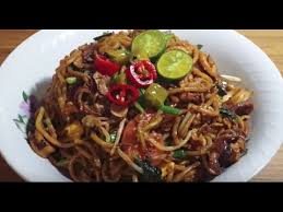 Mulai dari restauran mewah di hotel berbintang lima sampai warung2 di pinggiran jalan bahkan. Mee Goreng Youtube