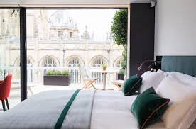 The hotel is within hailing distance to many locations as university of oxford, museum of the history of science, ashmolean museum of art and archaeology. Rooftop Bedroom Old Bank Hotel