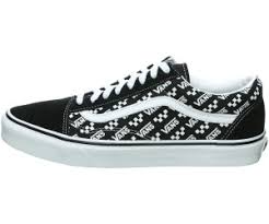 Already in 1970 the creator paul van doren goes into stiff competition from the shoes to create professional models for vans basketball, baseball and even wrestling. Vans Old Skool Logo Repeat Black True White Ab 65 00 Preisvergleich Bei Idealo De
