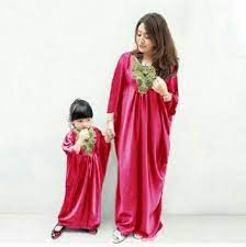 Para pembaca yang budiman, postingan kali ini adalah contoh naskah untuk pranata cara acara lamaran sesuai dengan urutan prosesi lamaran adat jawa. Tampil Imut Dan Kompak Dengan 6 Baju Couple Ibu Dan Anak Yang Ceria