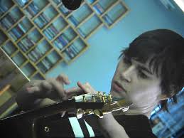 REVIEW: Kaki King @ CD World (Eugene, OR