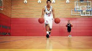 In this basketball era, point guards were pass first small guys, generally no taller than 6'1. Positionen Im Basketball Das Wichtigste In Kurze