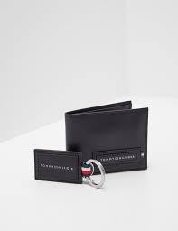 Tommy hilfiger poker gift set playing card dominos poker chips dice leather box. Tommy Hilfiger Denim Wallet And Keyring Gift Set Black For Men Lyst