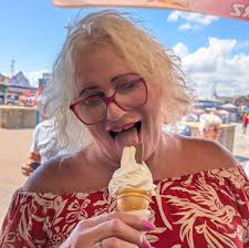 Nadine Simmons' voice is truly amazing! #putmeonSteve