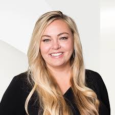 Jennifer Wallis's Instagram, Twitter & Facebook