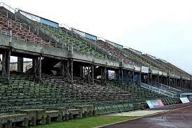 Ulica kusocińskiego w pobliżu stadionu. Gorne Trybuny Stadionu Stali Mielec Do Rozbiorki Nowiny