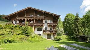 Für kinder gibt es jede menge zu entdecken, sei es der reitstall, die hunde, die esel oder ziege. Ferienanlage Und Reitanlage Altachhof Saalbach Hinterglemm