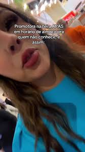 Laura Mello (@lauramellou)