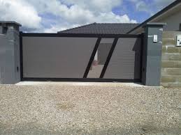 Portail Aluminium Semi Ajoure Tole Perforee Modele Lougre Menuiserie Portailalu Portail Aluminium Coulissant Entree J Portail Maison Portail Portail Alu