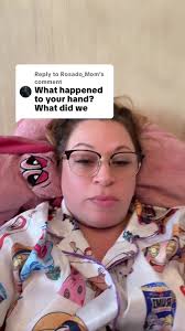 Replying to @Rosado_Mom I’m old. That’s what happened 😊 thank you for  caring. #sorehand #gettingold #thisis40 #warehouseworker #imok