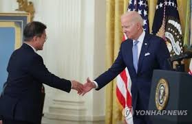 10 野, 한미정상회담 결과에 환영.백신 수급은 미흡. E7asczi5 Jysnm