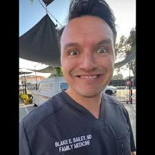 Our next awesome resident in our ✨Intern Spotlight✨series is Dr. Blake  Bailey! Hometown: Tustin ,CA Medical school: San Juan Bautista-SOM Hobbies:  Working out, reading, cooking, playing tennis, and hitting up concerts with