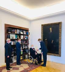 He is married to ivana zemanová. Milos Zeman Milos Zeman Prezident Ceske Republiky