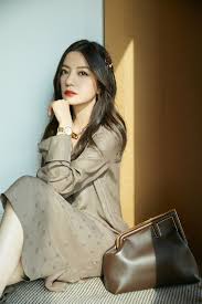 She is the second child of her family. Fffmhvx0ppeybm