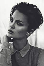 Pixie en couches pour cheveux fins 3. Idee Tendance Coupe Coiffure Femme 2017 2018 Coupe De Cheveux Femme 2015 Cheveux Courts Vogue Tunisie Maroc Algerie Magazine Fashion Luxe Inspiration Et People