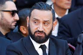 Il est également acteur et chroniqueur. Hanouna La Macronie Par Excellence