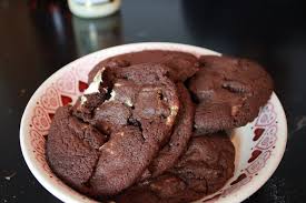 Tanya Burr S Best Cookies Ever Sometimes I Switch It Up With Snickers In Stead Of Daims And White Chocolat Resep Biskuit Kue Coklat Resep Makanan Penutup