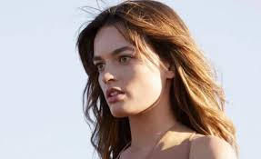 Out now @marieclaire.de Aufgepasst: Das sind die heißesten Beauty-News im  September Heiß, heißer, hot stuff…! Und zwar fürs Beautyregal! Genau  deshalb haben wir die neueste It-Liste in petto…