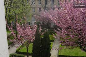 Duplex Sur Jardin Au Coeur De Paris In Paris Paris Trip Convent