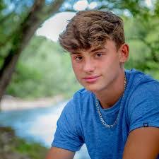 Logan Arnold's Instagram, Twitter & Facebook