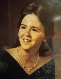 Holly Mummert's Instagram, Twitter & Facebook