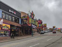 Live entertainment in niagara falls on yp.com. Where To Stay In Niagara Falls Best Areas In 2021 The Planet D