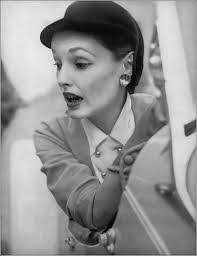 Elise Daniels's Instagram, Twitter & Facebook