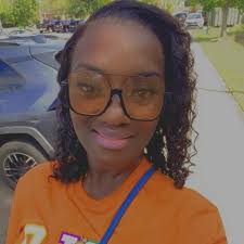 🚨LIMITED AMOUNT 🚨 I MADE THIS A FEW WEEKS AGO & IM MAKING IT AGAIN  TODAY!!! IT COMES WITH WHITE RICE OR LO MEIN!!! $20 I APOLOGIZE ABOUT THE  PAPER PLATE PRESENTATION