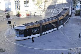 Tram Rounabout Shared Space Imagens De Trem Veiculo Leve Sobre Trilhos Arquitetura Futurista