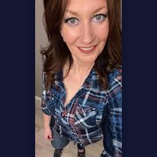 Who serves a Dubai chocolate cheesecake with kataifi and pistachio?