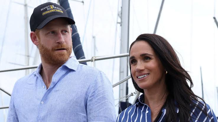 King makes clear Harry and Meghan remain non-working royals - Yahoo News  Canada