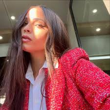 Ok, pero Sofia Carson en Equipaje de Mano 🫦😍 que viva la ascendencia  colombiana 😅🇨🇴 🧳 Equipaje de mano ya está disponible en Netflix