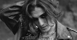 I maneskin sono stati il gruppo rivelazione di x factor del 2017. Damiano Dei Maneskin Crazy For Love For A Well Known Influencer The Gossip Curler Ruetir