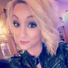 Danielle Warrick's Instagram, Twitter & Facebook