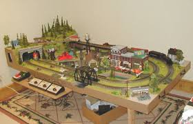 Train Table Designs Model Train Table Many People Style And Build A New Table To Place His Model Train Table N Scale Model Trains Ho Train Layouts