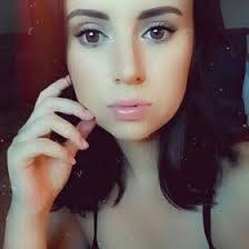 Elisa Vick's Instagram, Twitter & Facebook