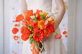 The poppy bouquet of our dreams… need a little hair inspiration? Gorgeous Wedding Bouquet Featuring Orange Red Orange Poppies Orange Tulips Poppy Wedding Bouquets Red Bouquet Wedding Red Bridal Bouquet