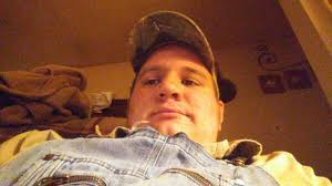 What 4cyl 4000 engine variants use oil plugs with screens?