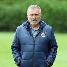 Aslında sportif direktör denildiği zaman bütün sorumluluğu alan kişi olarak. 3lvcdal4ms6bem