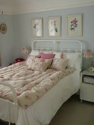 Cute, bubbly, adorable, shy, and giggly! 45 Sweet Vintage Bedroom Decor Ideas To Get Inspired Digsdigs