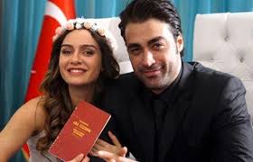 Levendoğlu started acting at the age of six. Yillar Once Bosanan Birce Akalay Ile Sarp Levendoglu Ayni Projede Magazin Haberleri Milliyet
