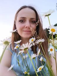 Înfloresc flori 🌸🍀⛰️ #catrina #catrinaart #campulungmoldovenesc #romania  #flowers #flori #bucovina #fotoofnature #fotografia #