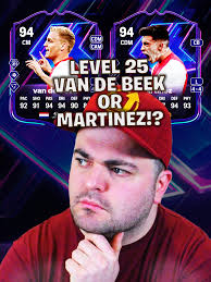 A Quien Elejir En El Pase De Temporada Entre Lisandro Martinez Y Van De  Beek En Fc 25