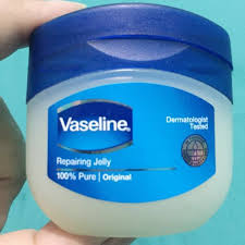 Vaseline memang tidak boleh terlewatkan bila bicara soal pelembab bibir. Vaseline Repairing Jelly 100ml Pelembab Bibir Shopee Indonesia