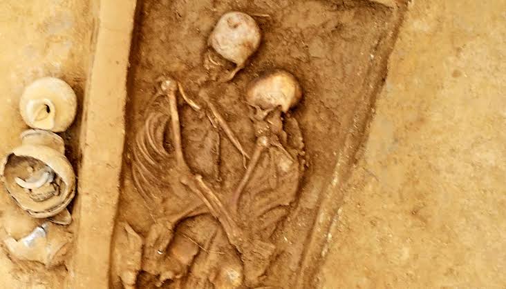 Skeletal embrace sheds light on love and burial in ancient China - Futurity