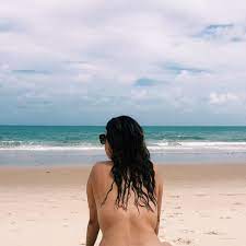Joana Cannabrava: Como uma praia de nudismo me fez amar (ainda mais) o meu  corpo