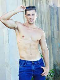 Arthur picoli, do bbb 21, é um instrutor crossfit que tem muito a dizer neste big brother brasil. Arthur Picoli O Estagigato E Candidato A Mister Brasil 2016