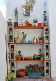 Una idea especialmente adecuada para jardines de exterior por su solidez y durabilidad a la many diy ideas are discovered at home when people are tired of seeing the same things over and over. Mas Ideas Para Decorar Con Bloques De Cemento Decoracion De Interiores Y Exteriores Estiloydeco