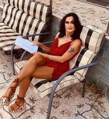 Ai vrea să fii îngropat în cimitirul oanei zăvoranu? Cat InvesteÈ™te Oana ZÄƒvoranu Lunar In Tratamentele De Ingrijire