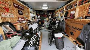 出掛けるの辞めて エンジン回して潤滑だけさせました 片付けしなきゃ harleydavidson ハーレーダビッドソン ブレイクアウト fxbrs harley hog バイク乗り バイク乗りと繋がりたい ds4 ドラッグスター mancave 男の隠れ家 秘密基 motorcycle